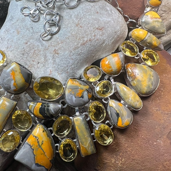 Bumblebee Jasper statement necklace - Picture 4 of 9